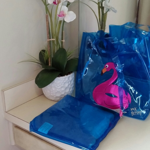 Betsey Johnson beach tote bag with flamingo float. NWT - Picture 3 of 7